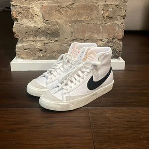 Women’s Nike Blazer Mid 77